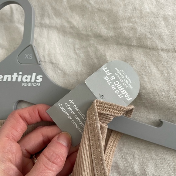 NWT Essentials by Rene Rofe sleepwear set - Picture 6 of 8